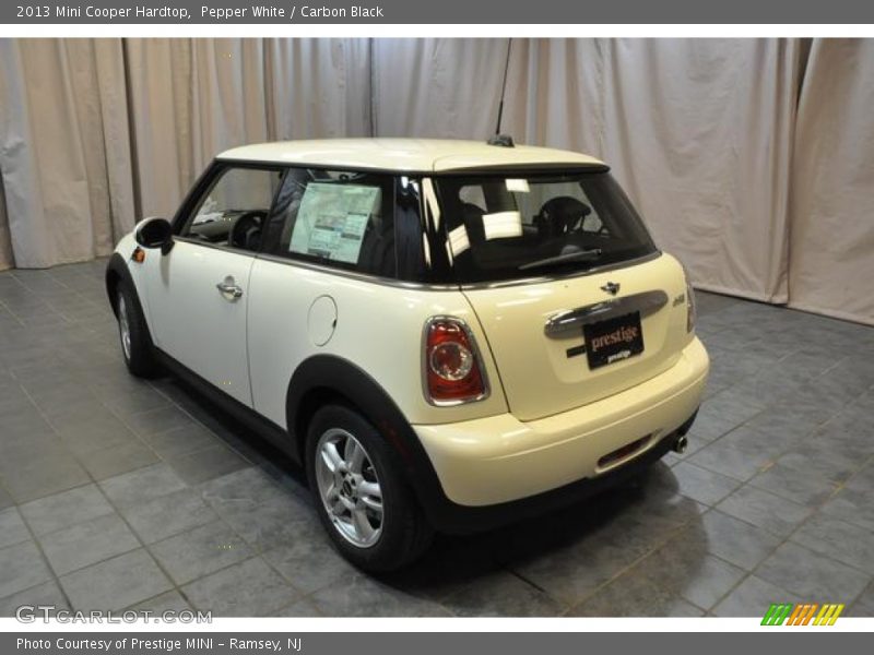 Pepper White / Carbon Black 2013 Mini Cooper Hardtop
