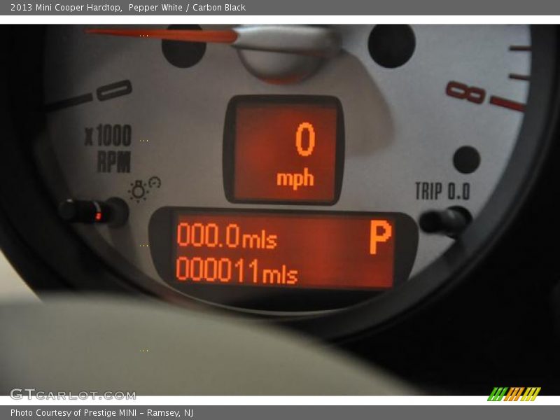 Pepper White / Carbon Black 2013 Mini Cooper Hardtop