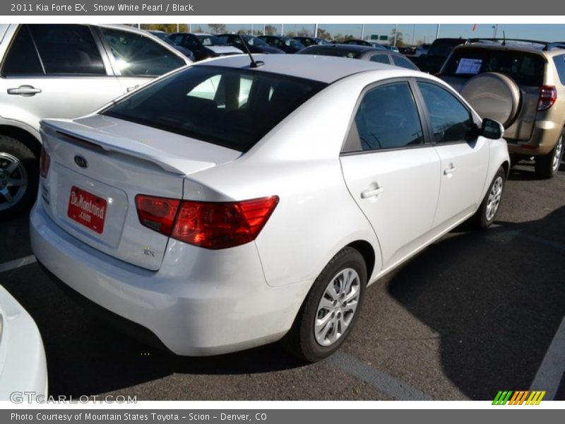 Snow White Pearl / Black 2011 Kia Forte EX