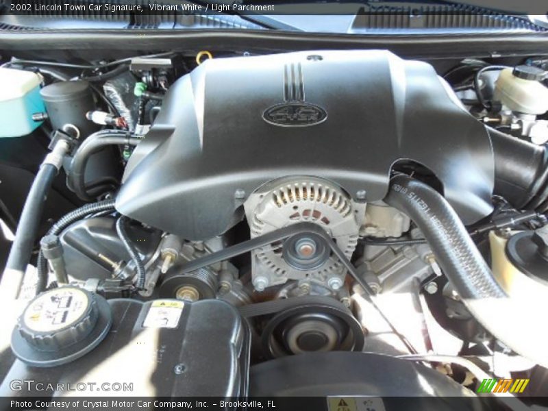 Vibrant White / Light Parchment 2002 Lincoln Town Car Signature