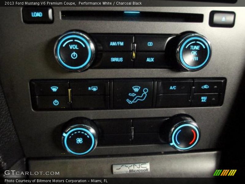 Performance White / Charcoal Black 2013 Ford Mustang V6 Premium Coupe