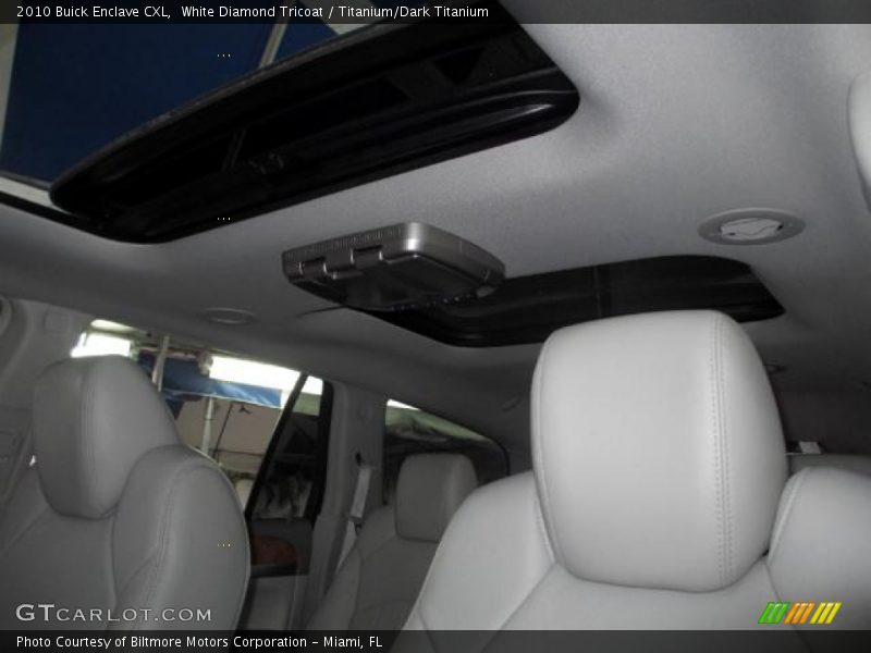 White Diamond Tricoat / Titanium/Dark Titanium 2010 Buick Enclave CXL