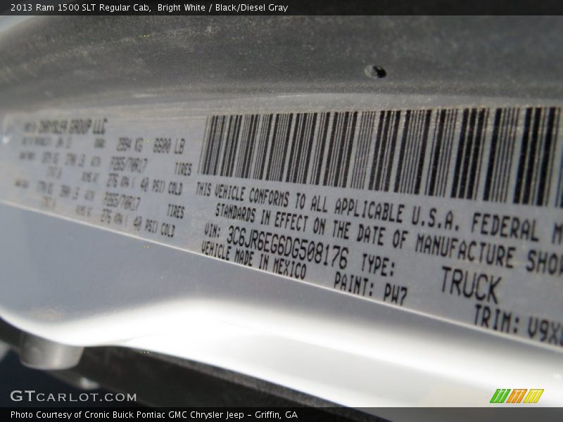 Bright White / Black/Diesel Gray 2013 Ram 1500 SLT Regular Cab