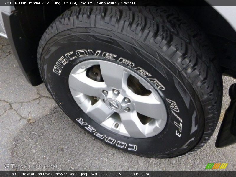 Radiant Silver Metallic / Graphite 2011 Nissan Frontier SV V6 King Cab 4x4