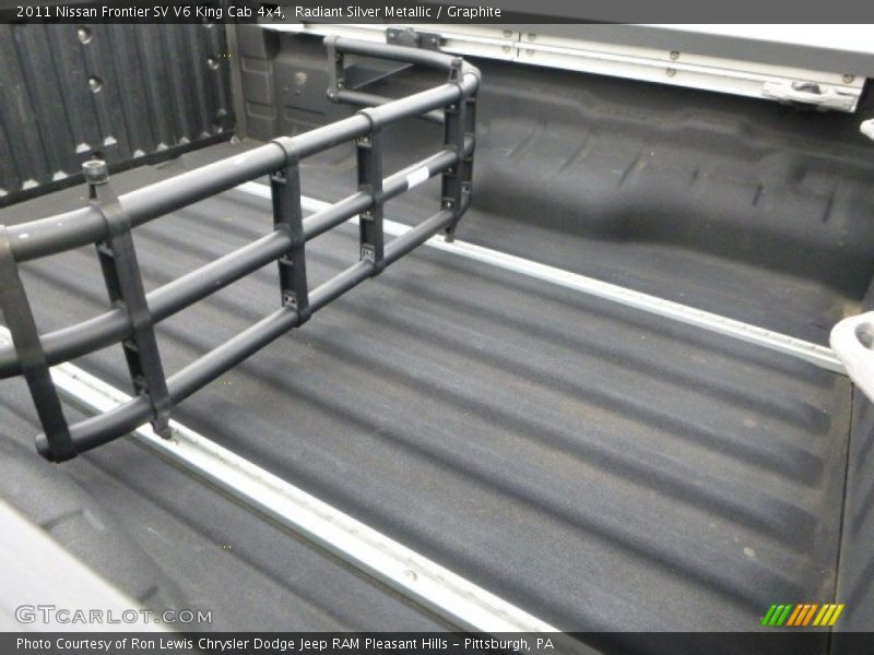 Radiant Silver Metallic / Graphite 2011 Nissan Frontier SV V6 King Cab 4x4