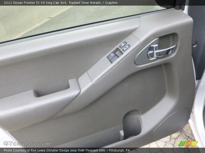 Radiant Silver Metallic / Graphite 2011 Nissan Frontier SV V6 King Cab 4x4