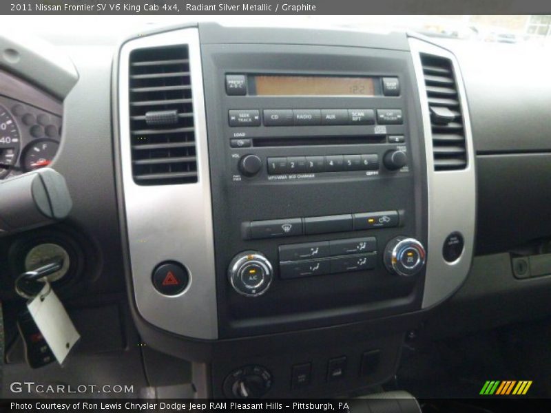 Radiant Silver Metallic / Graphite 2011 Nissan Frontier SV V6 King Cab 4x4