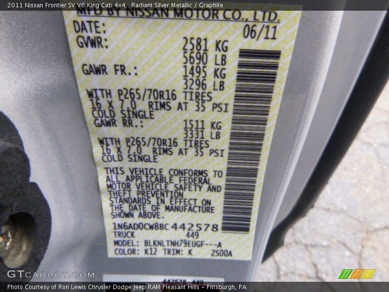 Radiant Silver Metallic / Graphite 2011 Nissan Frontier SV V6 King Cab 4x4