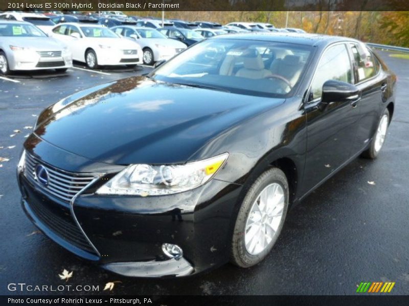 Front 3/4 View of 2014 ES 300h Hybrid