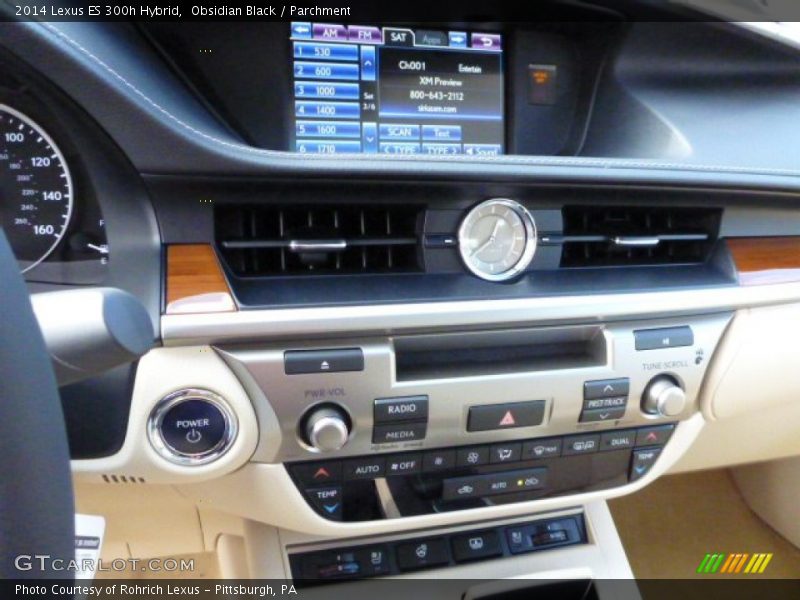 Controls of 2014 ES 300h Hybrid