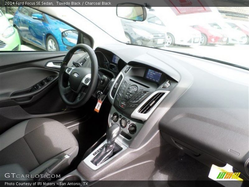 Tuxedo Black / Charcoal Black 2014 Ford Focus SE Sedan