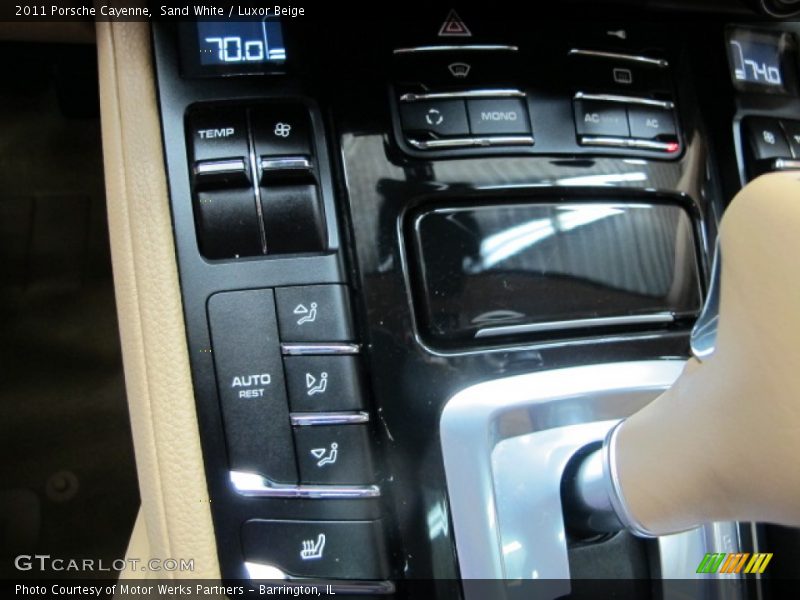 Sand White / Luxor Beige 2011 Porsche Cayenne
