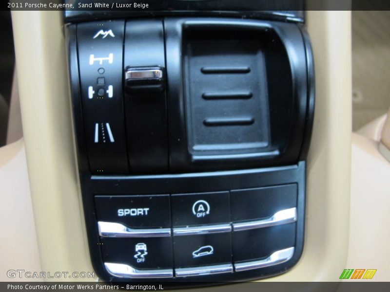 Sand White / Luxor Beige 2011 Porsche Cayenne