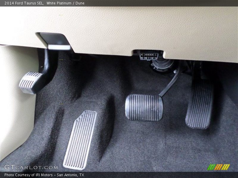 White Platinum / Dune 2014 Ford Taurus SEL
