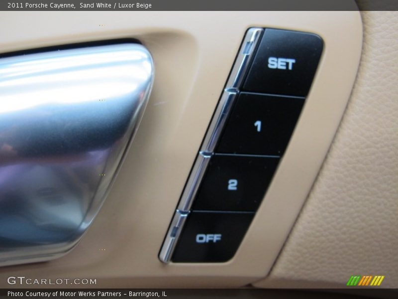 Sand White / Luxor Beige 2011 Porsche Cayenne