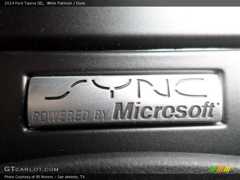 White Platinum / Dune 2014 Ford Taurus SEL