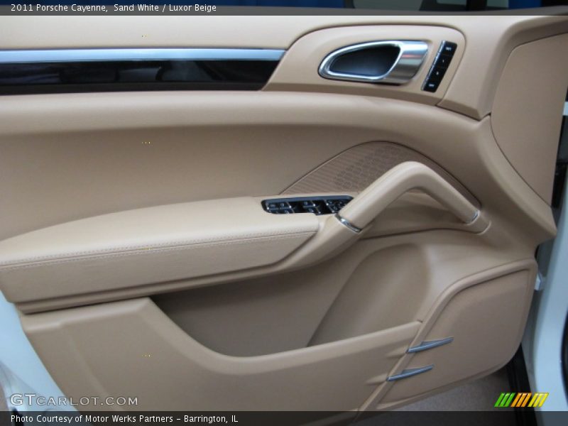 Sand White / Luxor Beige 2011 Porsche Cayenne