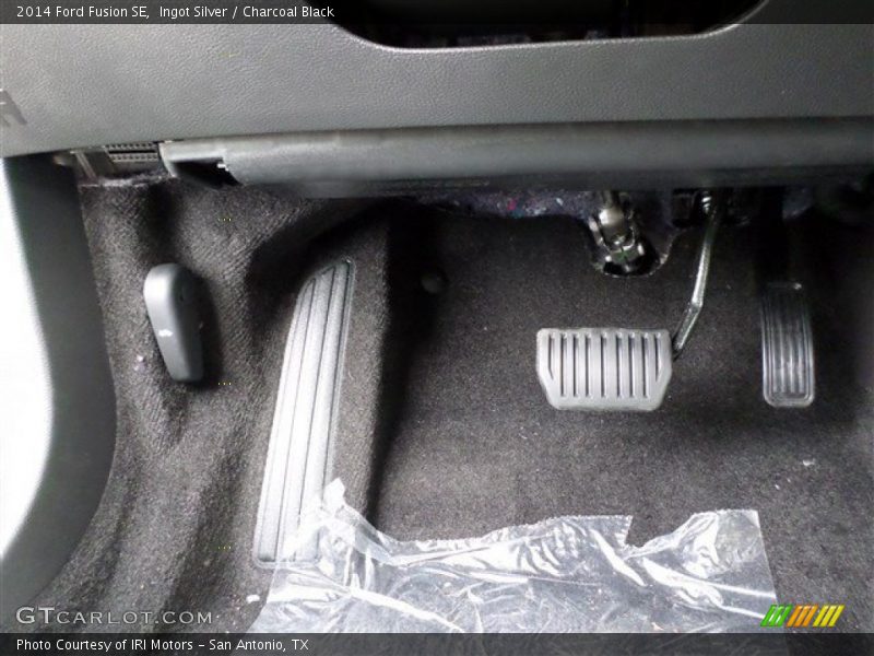 Ingot Silver / Charcoal Black 2014 Ford Fusion SE