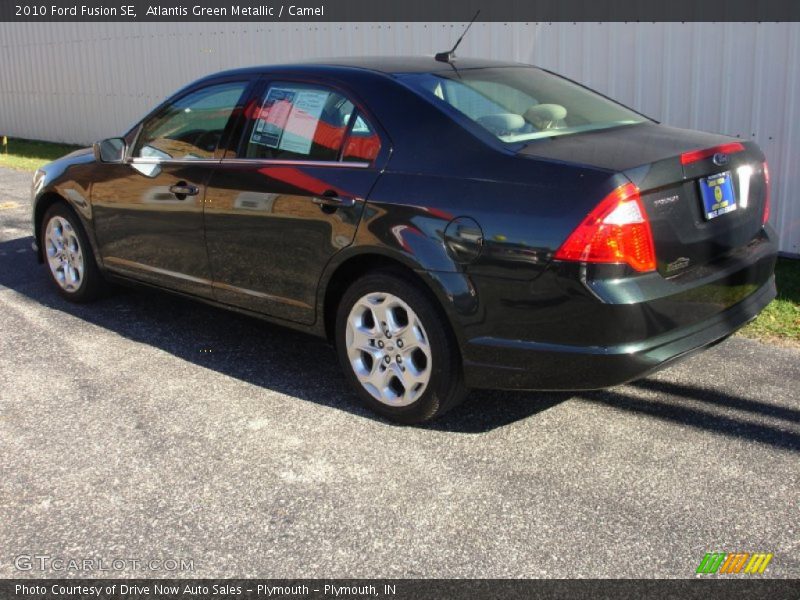 Atlantis Green Metallic / Camel 2010 Ford Fusion SE