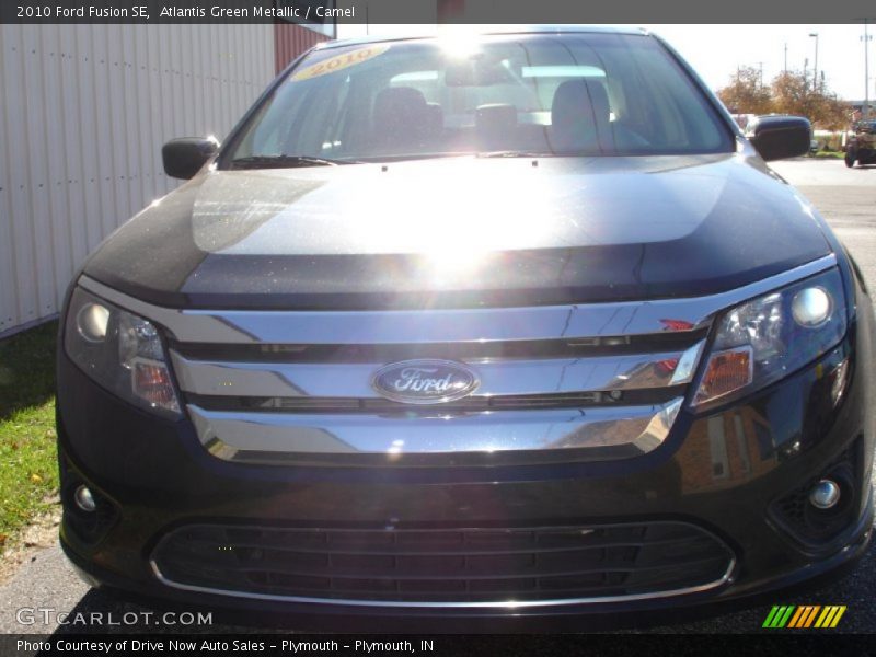 Atlantis Green Metallic / Camel 2010 Ford Fusion SE