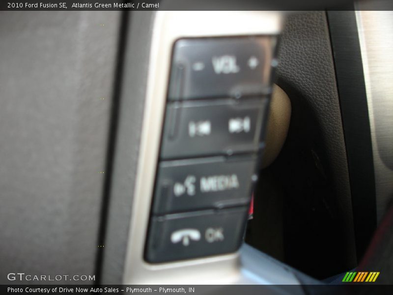 Atlantis Green Metallic / Camel 2010 Ford Fusion SE