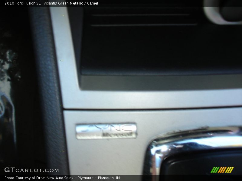 Atlantis Green Metallic / Camel 2010 Ford Fusion SE