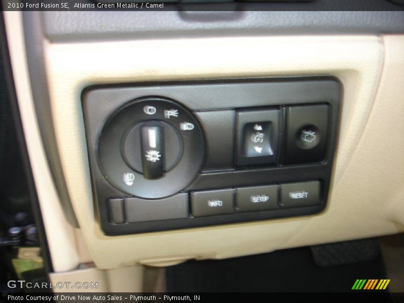 Atlantis Green Metallic / Camel 2010 Ford Fusion SE