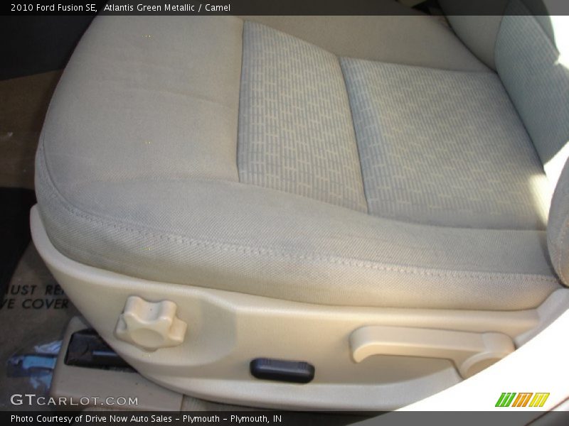 Atlantis Green Metallic / Camel 2010 Ford Fusion SE