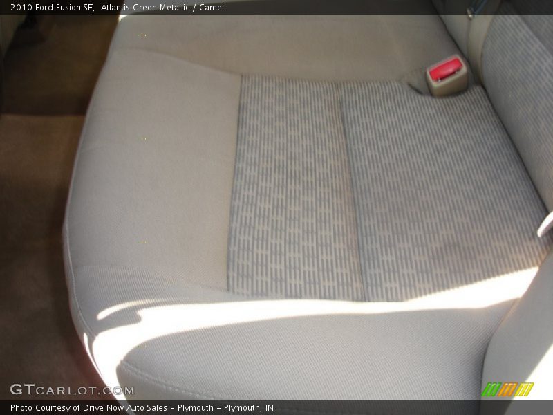 Atlantis Green Metallic / Camel 2010 Ford Fusion SE