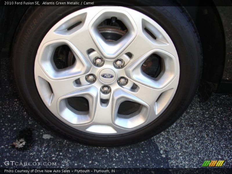 Atlantis Green Metallic / Camel 2010 Ford Fusion SE