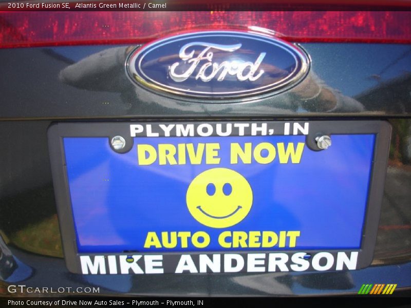 Atlantis Green Metallic / Camel 2010 Ford Fusion SE