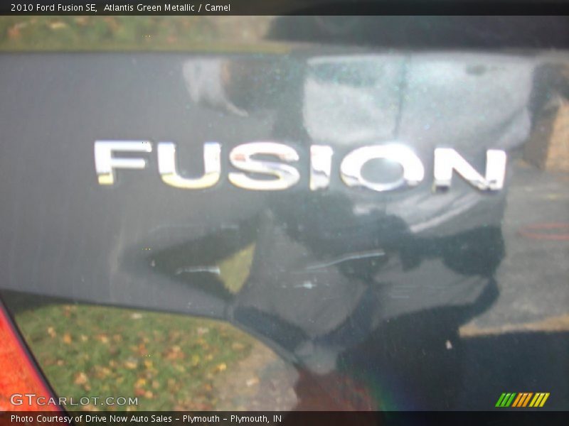 Atlantis Green Metallic / Camel 2010 Ford Fusion SE