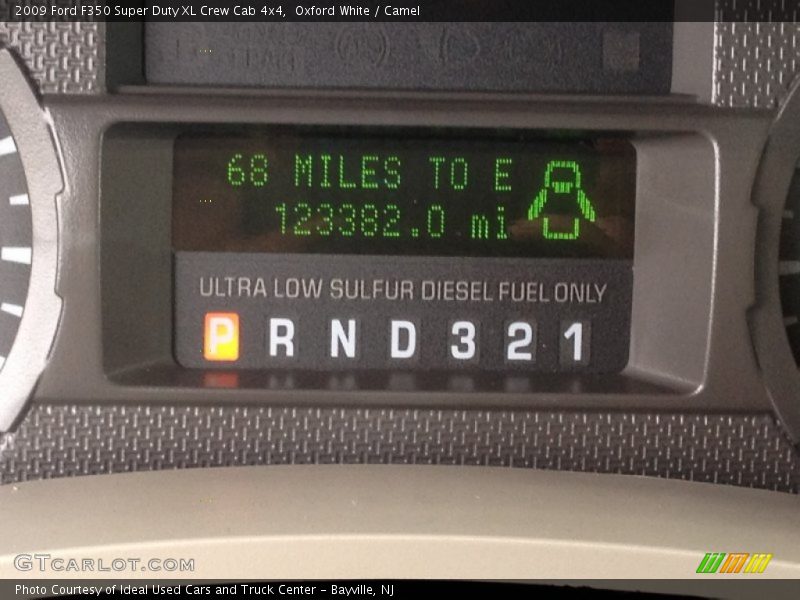 Oxford White / Camel 2009 Ford F350 Super Duty XL Crew Cab 4x4