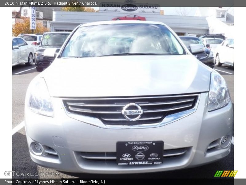 Radiant Silver / Charcoal 2010 Nissan Altima 2.5 S
