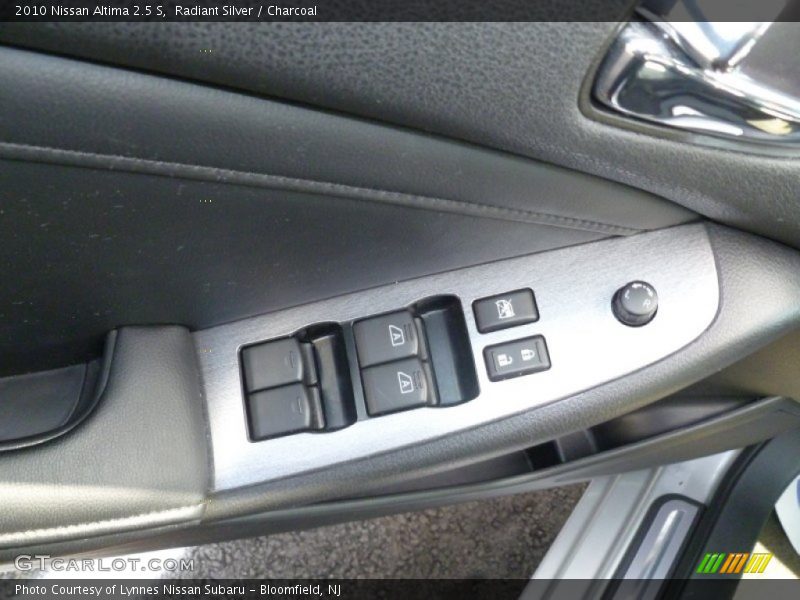 Radiant Silver / Charcoal 2010 Nissan Altima 2.5 S