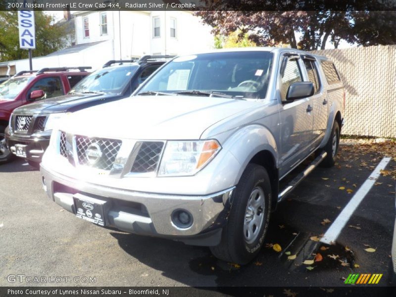 Radiant Silver / Graphite 2007 Nissan Frontier LE Crew Cab 4x4