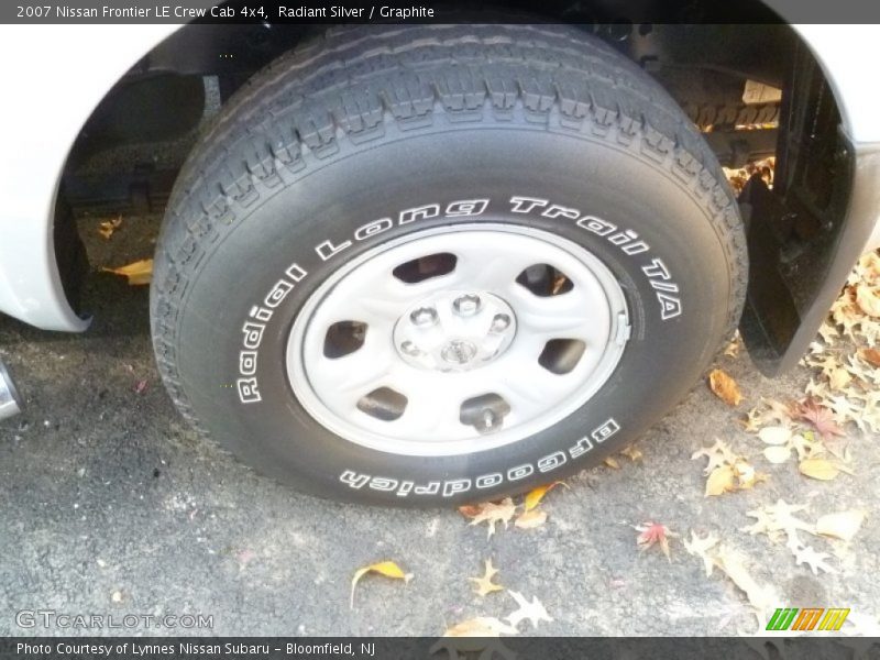 Radiant Silver / Graphite 2007 Nissan Frontier LE Crew Cab 4x4