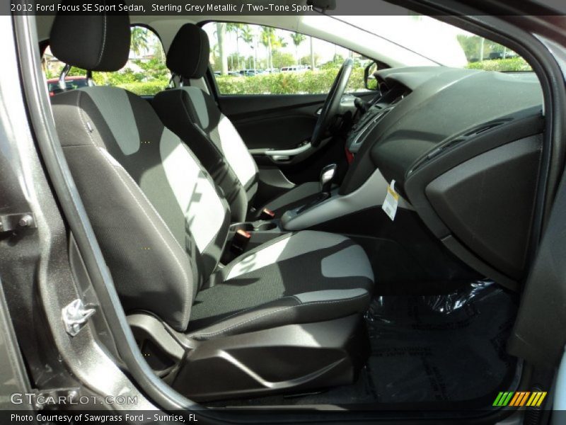 Sterling Grey Metallic / Two-Tone Sport 2012 Ford Focus SE Sport Sedan