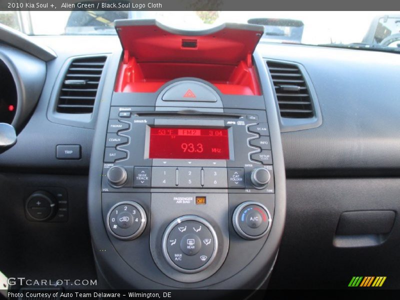 Alien Green / Black Soul Logo Cloth 2010 Kia Soul +