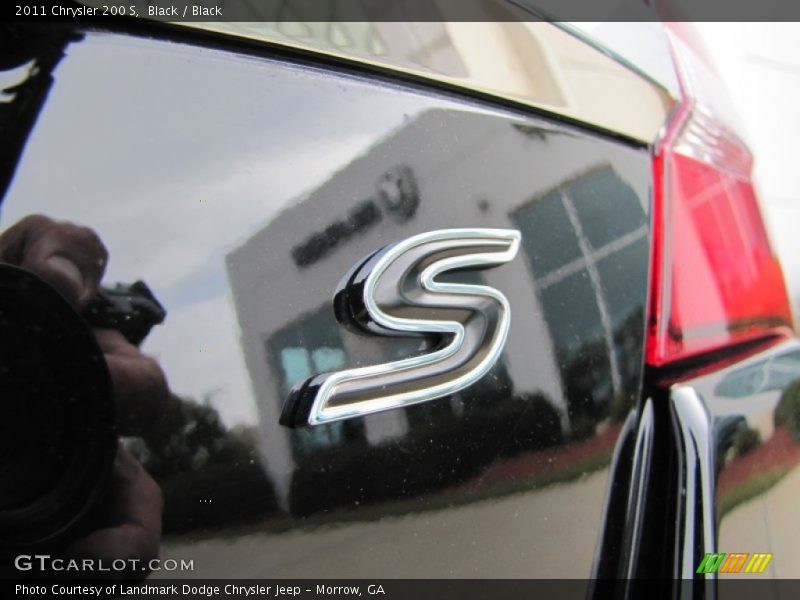 Black / Black 2011 Chrysler 200 S
