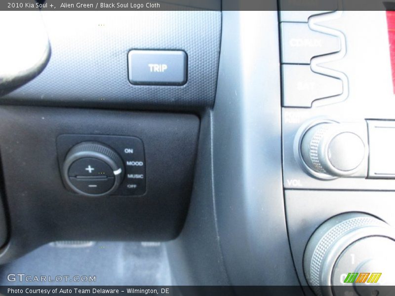 Alien Green / Black Soul Logo Cloth 2010 Kia Soul +