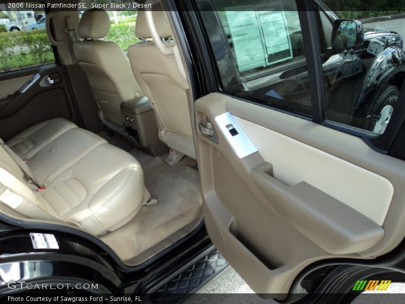 Super Black / Desert 2006 Nissan Pathfinder SE