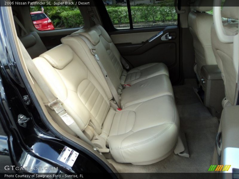 Super Black / Desert 2006 Nissan Pathfinder SE