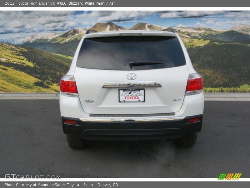 Blizzard White Pearl / Ash 2013 Toyota Highlander V6 4WD