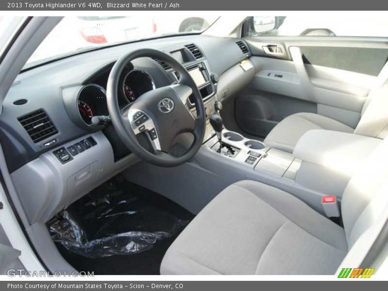 Blizzard White Pearl / Ash 2013 Toyota Highlander V6 4WD
