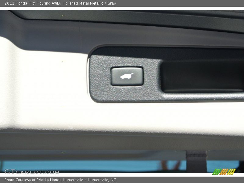 Polished Metal Metallic / Gray 2011 Honda Pilot Touring 4WD
