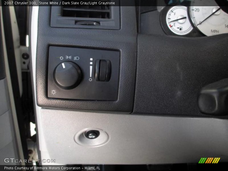 Stone White / Dark Slate Gray/Light Graystone 2007 Chrysler 300