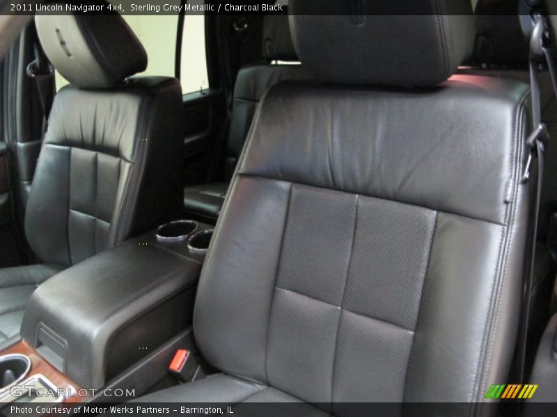 Sterling Grey Metallic / Charcoal Black 2011 Lincoln Navigator 4x4