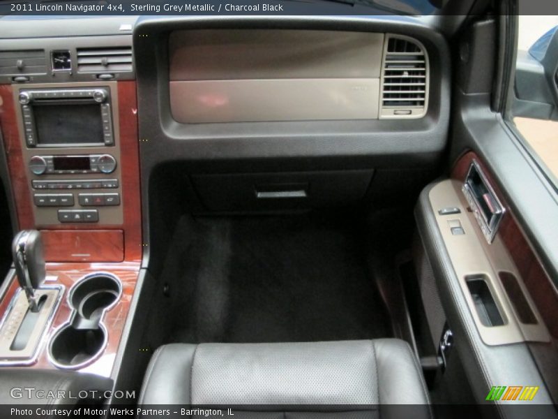 Sterling Grey Metallic / Charcoal Black 2011 Lincoln Navigator 4x4