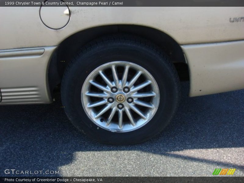 Champagne Pearl / Camel 1999 Chrysler Town & Country Limited